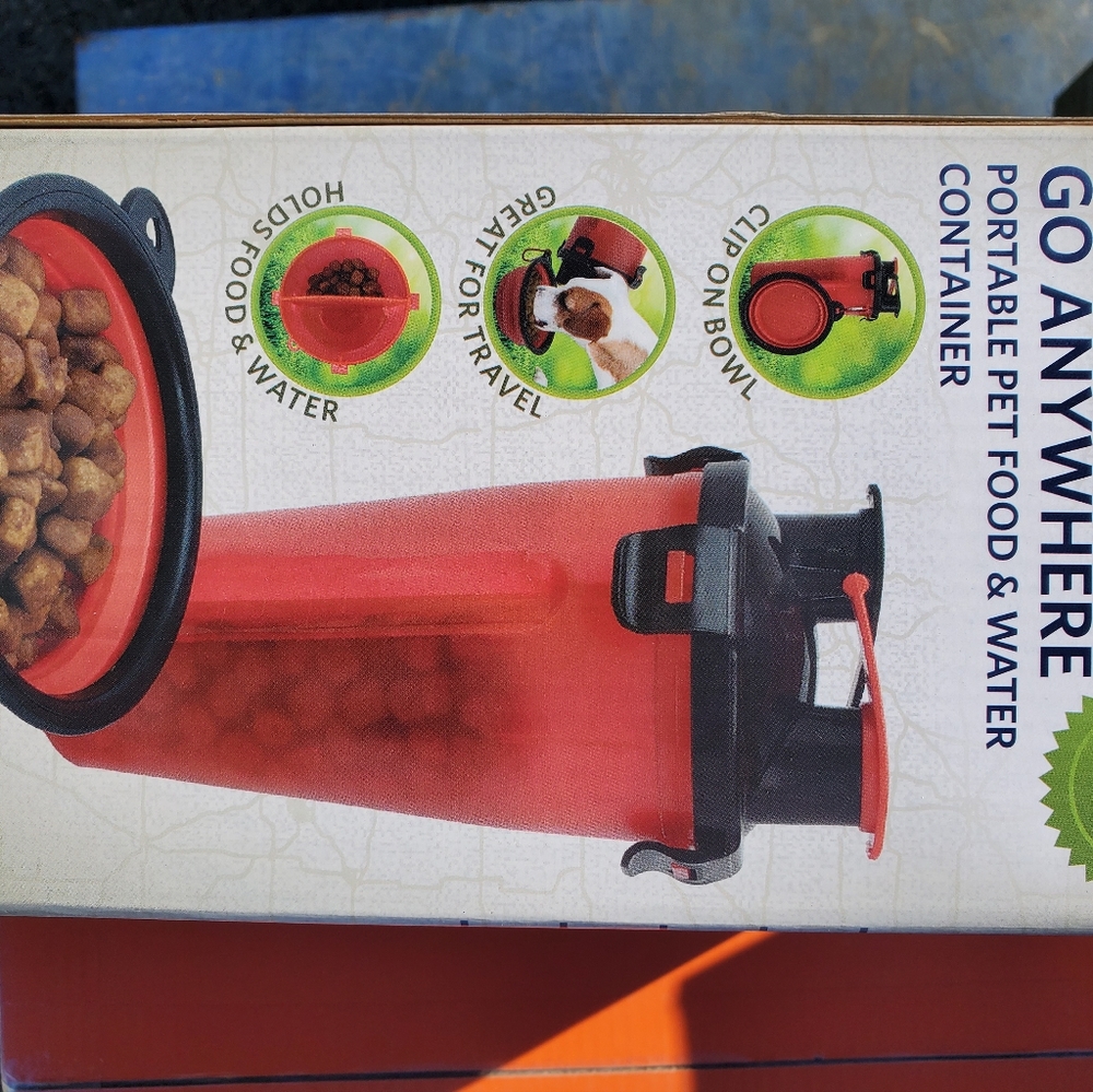 Pet Portable feeding container